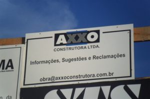Manutenção de canal de comunicação com os colaboradores e com a comunidade local, para recebimento de reclamações e sugestões relacionadas aos serviços e interferências da obra.