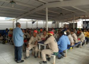 Realização de palestras, capacitação e conscientização dos operários da obra